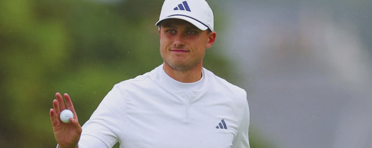 Aberg, pendiente de su putt y su estómago