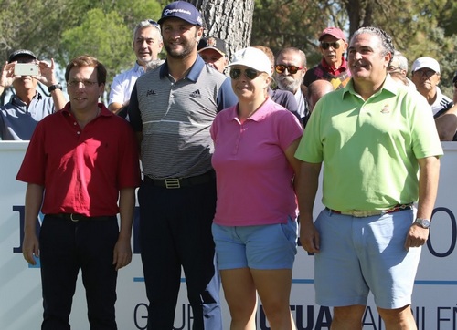 Las mejores imagenes de Martínez Almeida junto a Jon Rahm