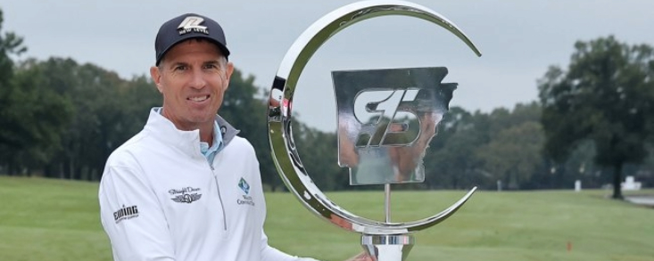 Alker desbanca a Jiménez de la Charles Schwab Cup