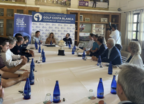 Nuria Montes, Consejera de Turismo, presidió la Asamblea en Benidorm
