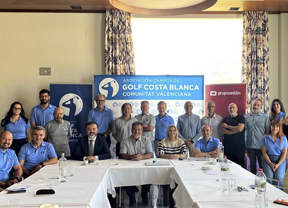 Israel Martínez muestra el apoyo del Consell al sector del golf