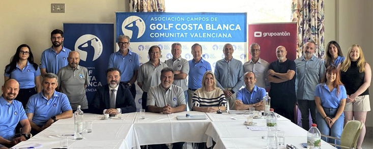 Israel Martínez muestra el apoyo del Consell al sector del golf