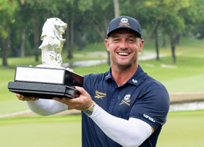 Bryson DeChambeu derrota a Lee en el Play-Off