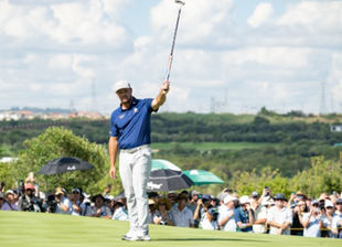 Bryson DeChambeu sigue en su nube de buen juego