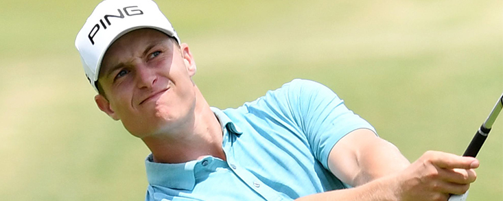 Calum Hill lidera con vuelta histórica de 61 golpes