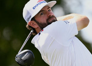 Cam Young (-8) lidera en solitario en el Blue Monster