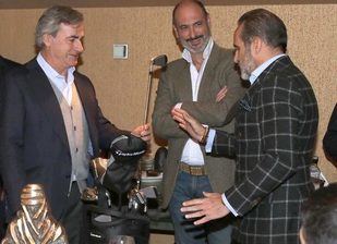 BFGoodrich le regala a Carlos Sainz un set completo de TaylorMade