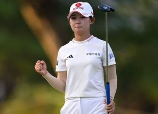 Youmin Hwang deslumbra en un discreto día de Azahara