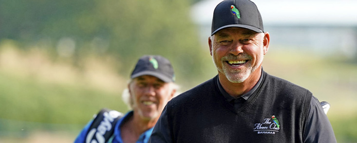 Darren Clarke sigue manteniendo el liderato con Jiménez a cuatro golpes