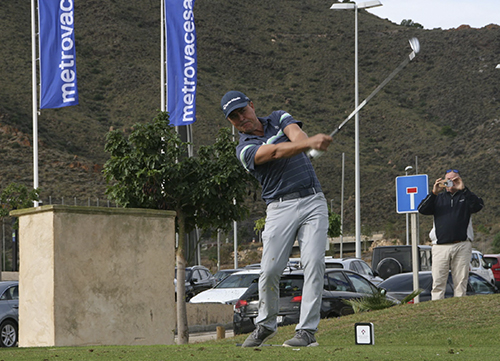 Luis Claveríe y Juan Quirós dominan con -4 en el paraíso de Aguilón Golf