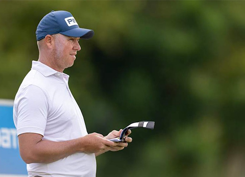 MJ Daffue lidera con autoridad en en Fancourt