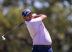 Du Plessis domina en solitario con Sebas García y Manuel Elvira en el Top-ten
