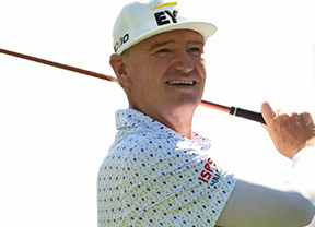 Ernie Els saca ventaja a falta de 18 hoyos