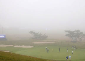 La niebla y las suspensiones llegan con apenas 18 jugadores en el campo de Shinnecook Hills en la primera ronda del torneo