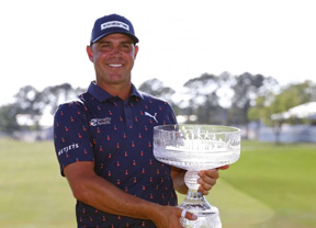 Gary Woodland le da la vuelta al mundo del golf