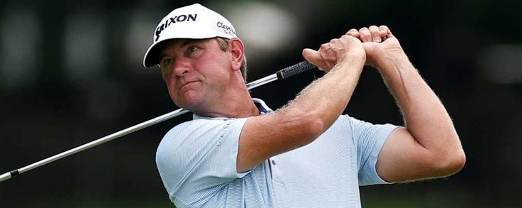 Lucas Glover mantiene el pulso en un discreto inicio español