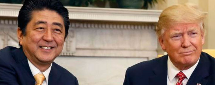 Donald Trump y Shinzo Abe se citan en una partida de golf