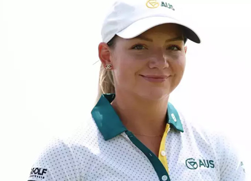 Hannah Reeves lidera en solitario en casa con -12