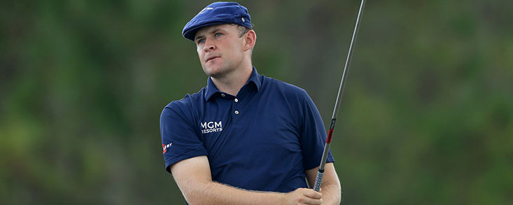 Harry Hall mantiene el liderato provisional con Chris Baker
