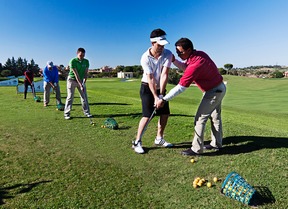 Desde el lunes se pueden dar clases en canchas y escuelas de golf