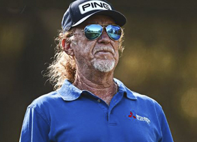 Miguel Ángel Jiménez (-15) lidera en Newport Beach con dos de ventaja