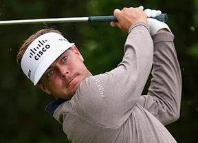 Keith Mitchell sigue infalible liderando en Filadelfia con -12 en una jornada marcada por la lluvia y el mal tiempo
