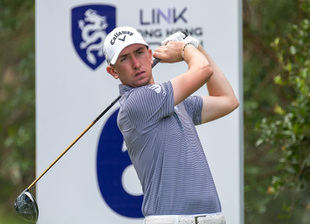 McKibbin sólido en cabeza con los tres españoles en el corte