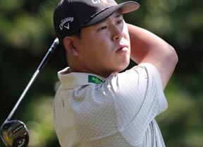 Si Woo Kim (-13) se hace con el liderato en un torneo muy igualado