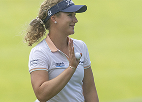 Kouskova (-8) bate el récord del campo