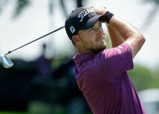 Lee Hodges manda con autoridad el 3M Open