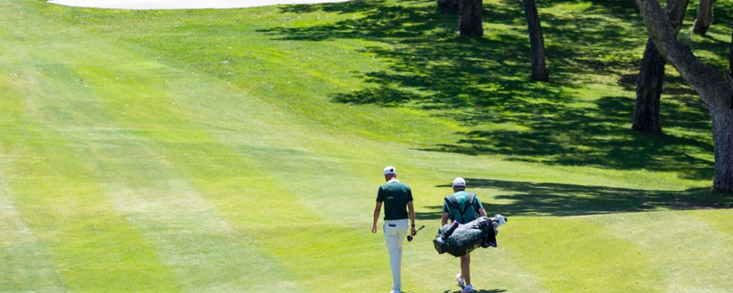 El viento se hace protagonista en Valderrama con cinco jugadores en cabeza con uno bajo par