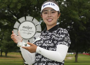 Yamashita remonta ocho bajo par y gana el Meijer LPGA Classic en un playoff épico