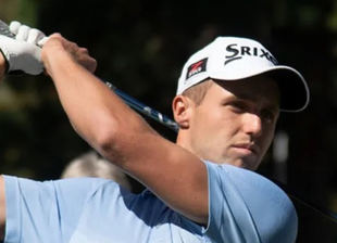 -7 en 12 hoyos para colocar a Brown líder en solitario