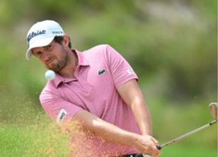 Gerard y Jarvis alejan a Manuel Elvira de la victoria