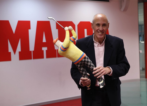 Bajo Par al frente del golf en la radio del deporte