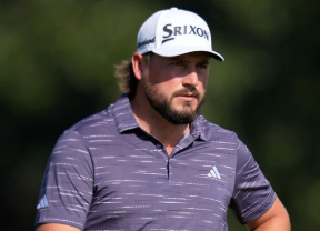 Andrew Novak lidera relajado en el último del año