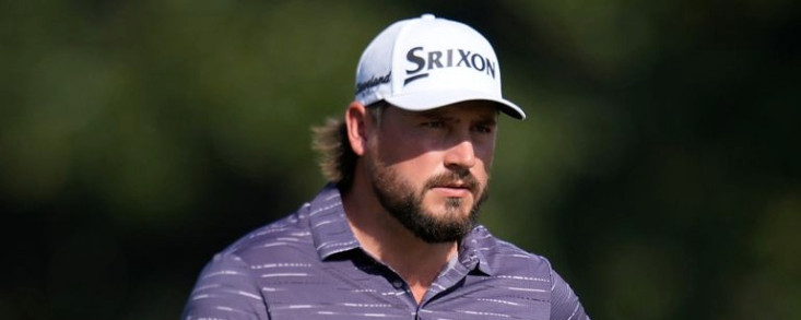 Andrew Novak lidera relajado en el último del año