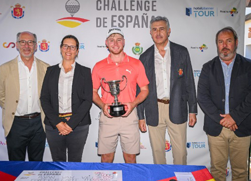 Van Velzen triunfa en Isla Canela yTop 10 de Pablo Ereño, segundo en el HotelPlanner Tour
