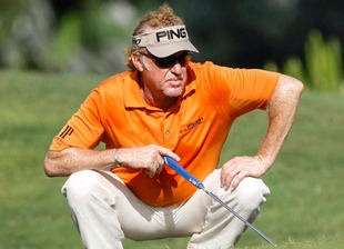 Miguel Ángel Jiménez mira a la cabeza del torneo