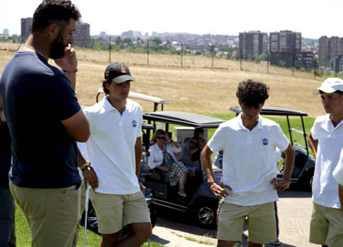 Jon Rahm vuelve a la Escuela Nacional Blume de la RFEG catorce años después