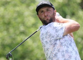 Un gran final de Jon Rahm le posiciona a cuatro golpes de la cabeza de cara al fin de semana