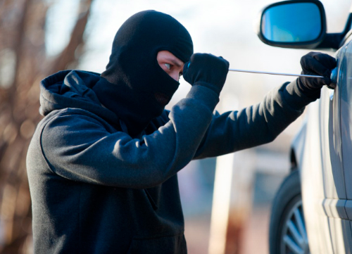 Detenidos dos ladrones especializados en robos de coches en campos de golf