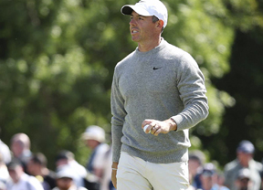 Rory McIlroy colidera en Escocia junto a Gotterup tras una jornada espectacular