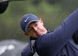 Rai lidera mientras Scheffler se hunde y es último