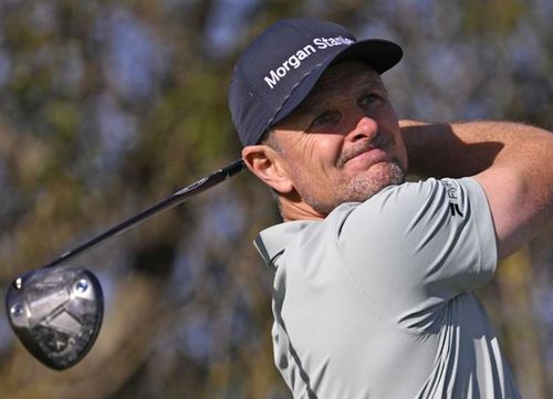 Justin Rose pulveriza el récord en Torrey Pines y lidera con -17