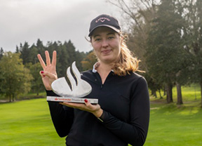 Lauren Holmey firma su triplete de victorias en el Santander Golf Tour La Coruña