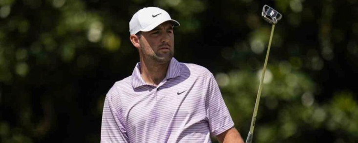 Un doble bogey saca del liderato a Scheffler