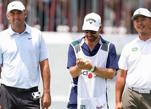 Si Woo Kim resiste el acoso de Scottie Scheffler