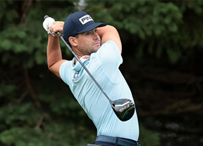 Moore lidera con (-9) un torneo pasado por agua