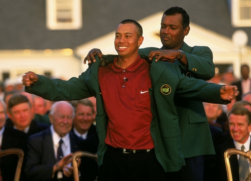 Woods quiere luchar por su quinta Chaqueta